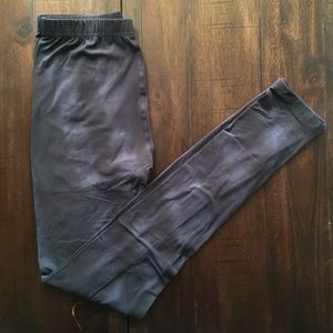 🚨ONLY 3 LEFT!🚨Solid Charcoal Buttery Leggings
